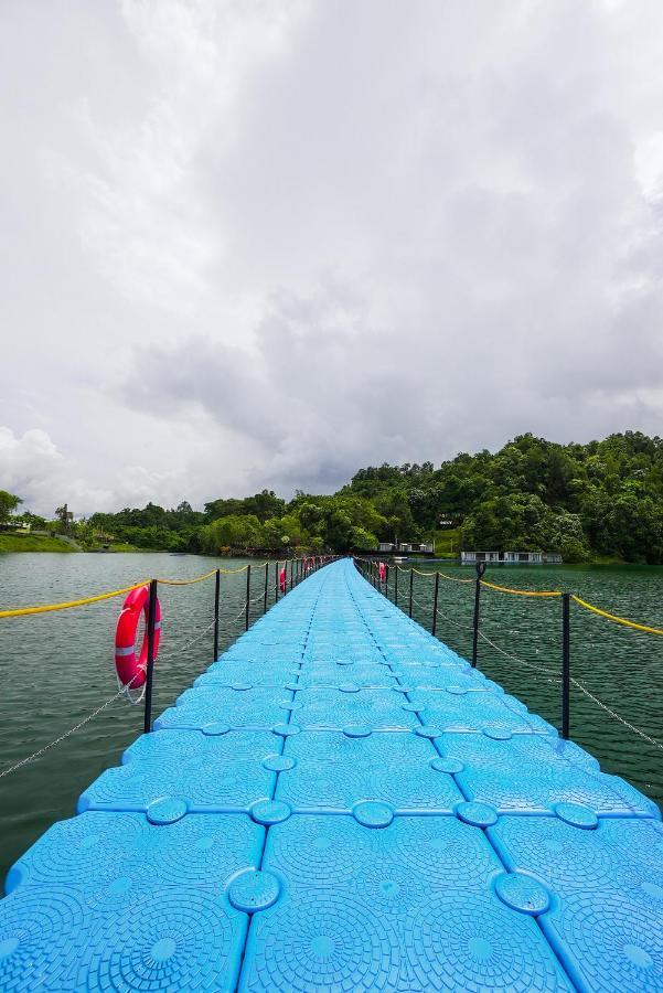 Roxy Tasik Biru Resort City Bau Bagian luar foto