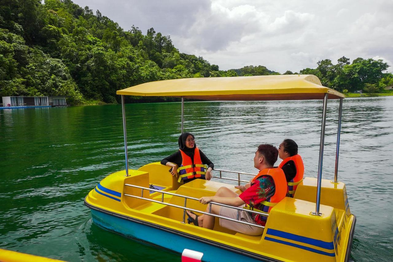 Roxy Tasik Biru Resort City Bau Bagian luar foto