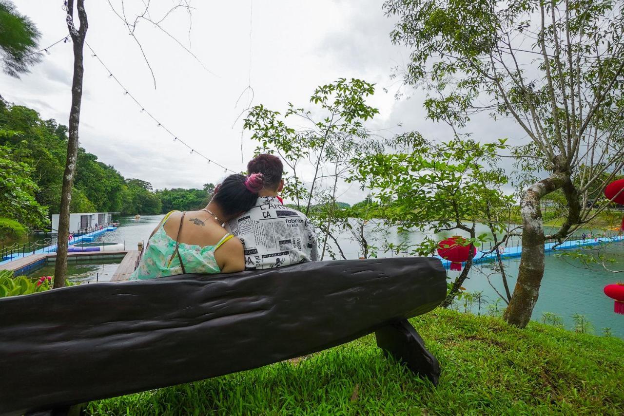 Roxy Tasik Biru Resort City Bau Bagian luar foto