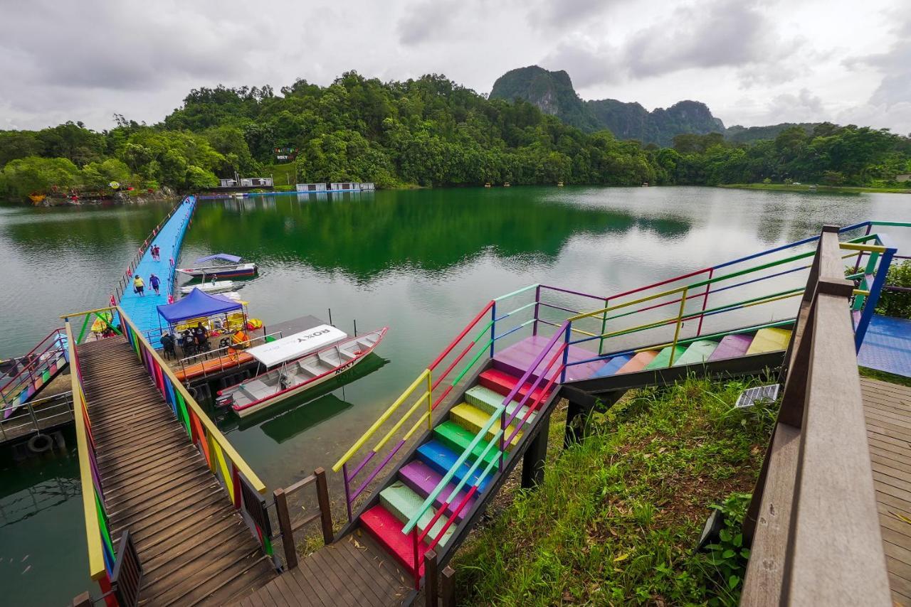 Roxy Tasik Biru Resort City Bau Bagian luar foto