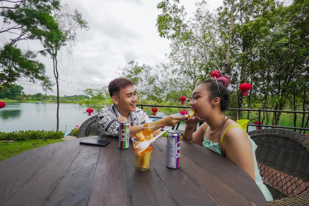 Roxy Tasik Biru Resort City Bau Bagian luar foto
