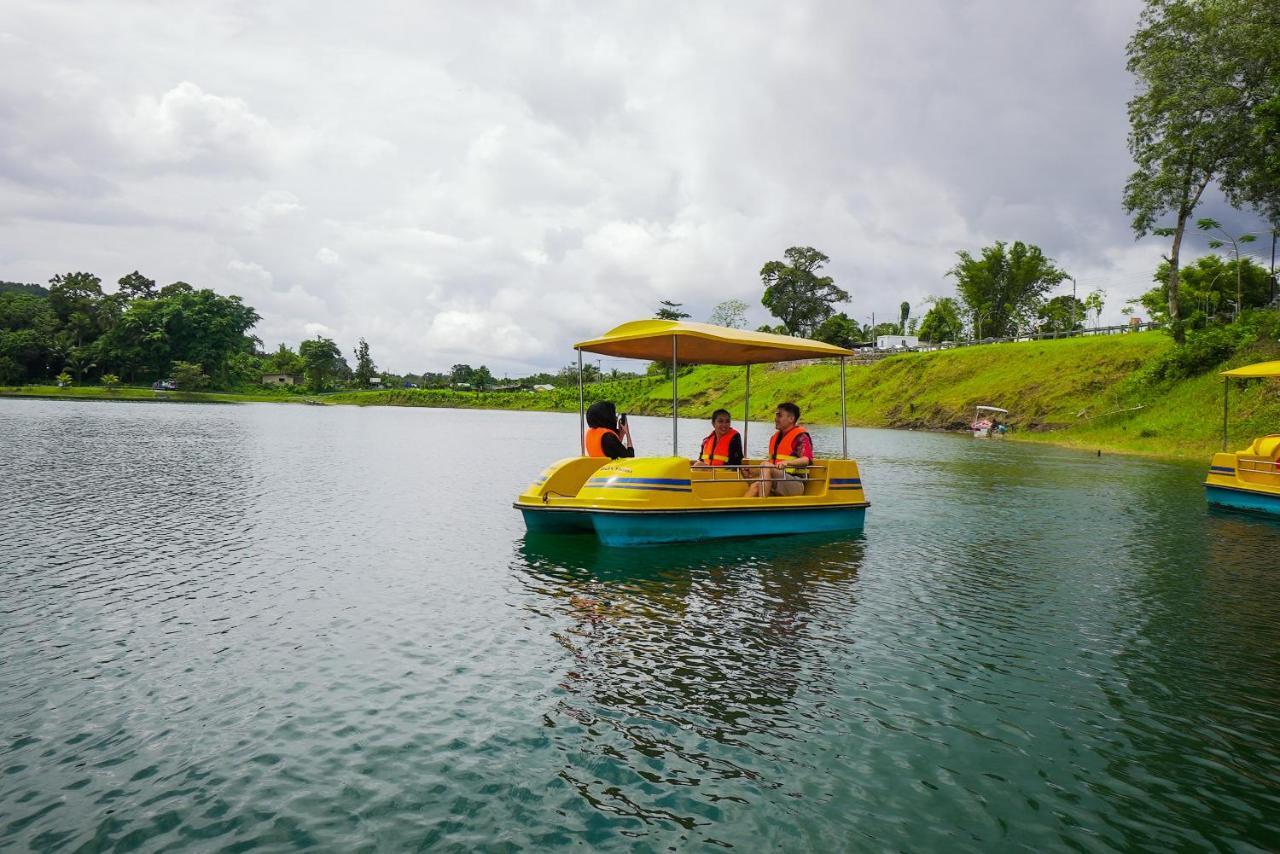 Roxy Tasik Biru Resort City Bau Bagian luar foto