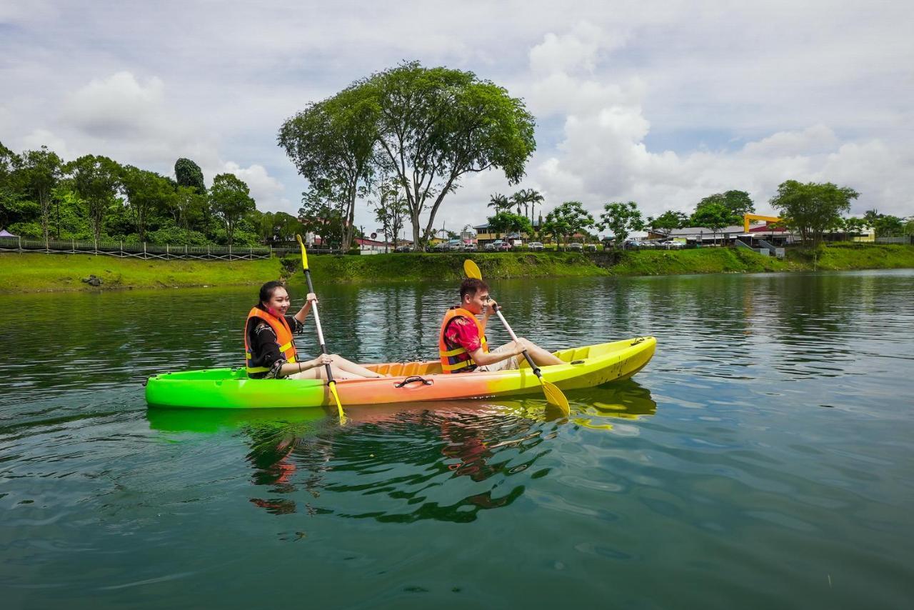Roxy Tasik Biru Resort City Bau Bagian luar foto