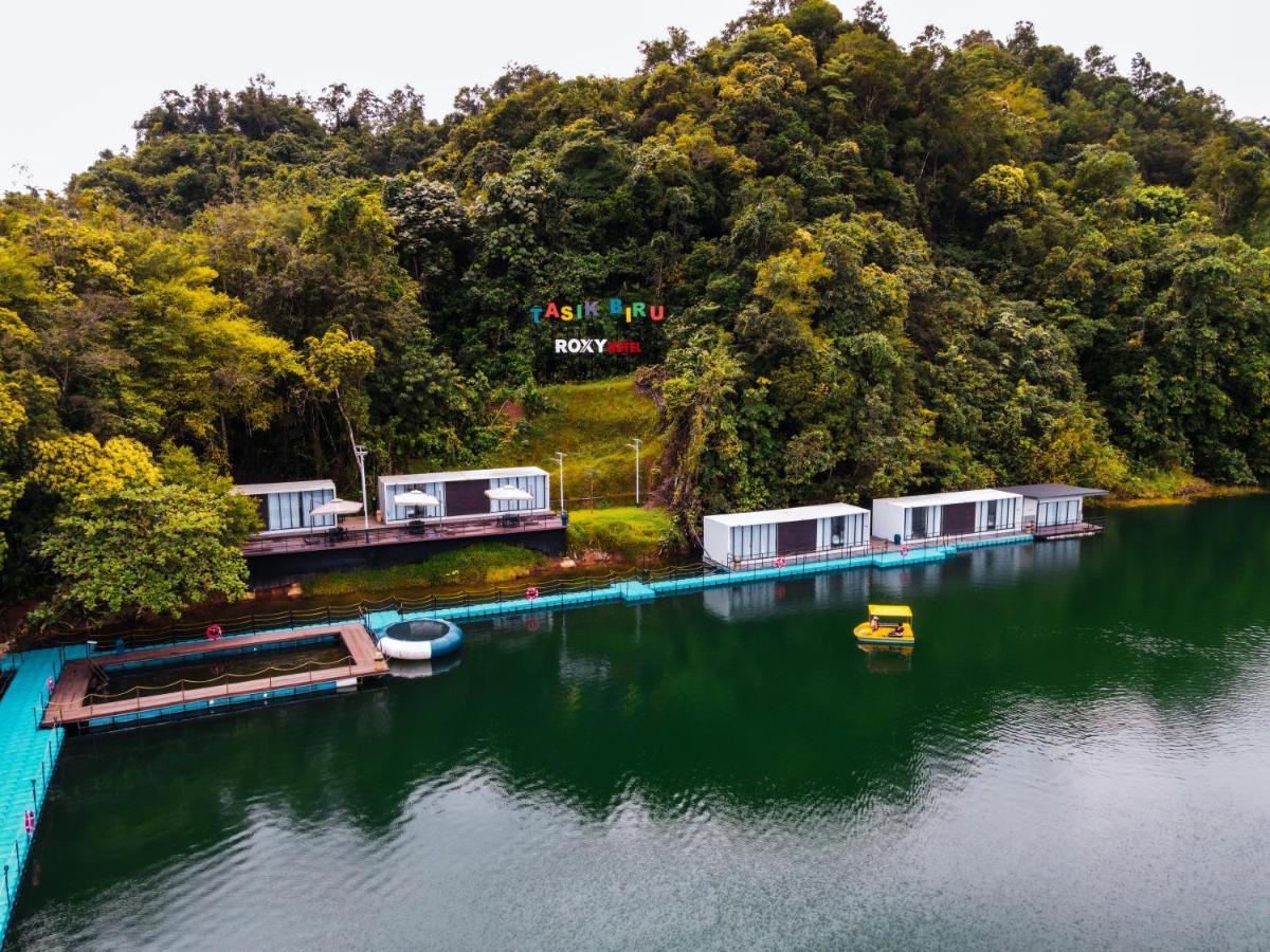 Roxy Tasik Biru Resort City Bau Bagian luar foto