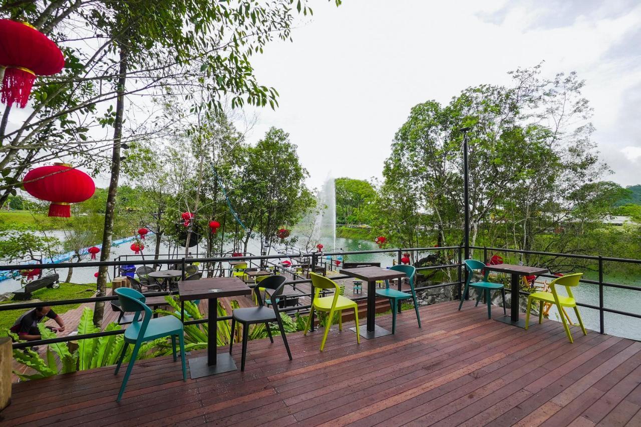 Roxy Tasik Biru Resort City Bau Bagian luar foto