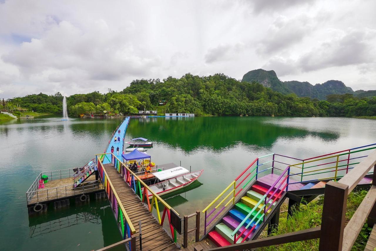 Roxy Tasik Biru Resort City Bau Bagian luar foto