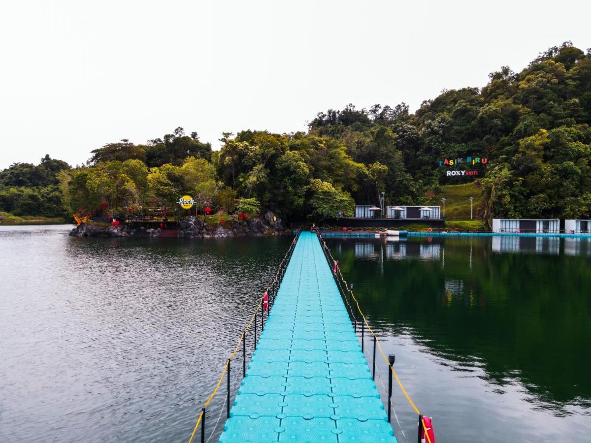 Roxy Tasik Biru Resort City Bau Bagian luar foto