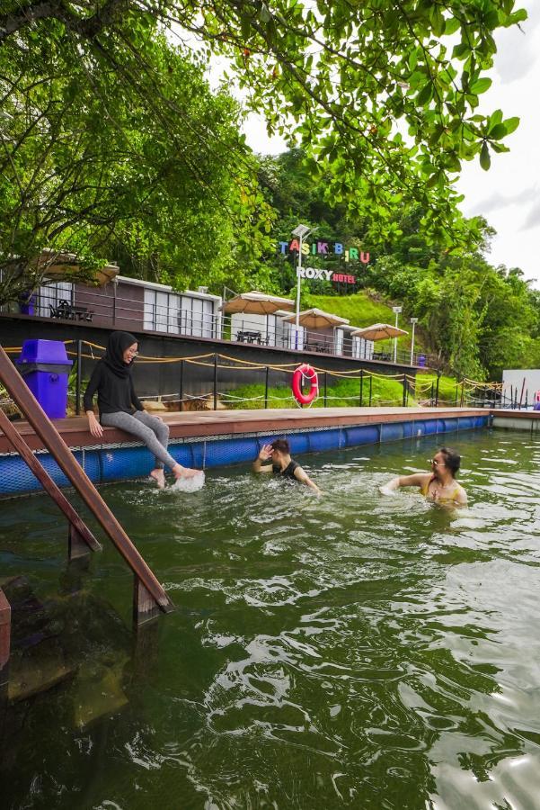 Roxy Tasik Biru Resort City Bau Bagian luar foto