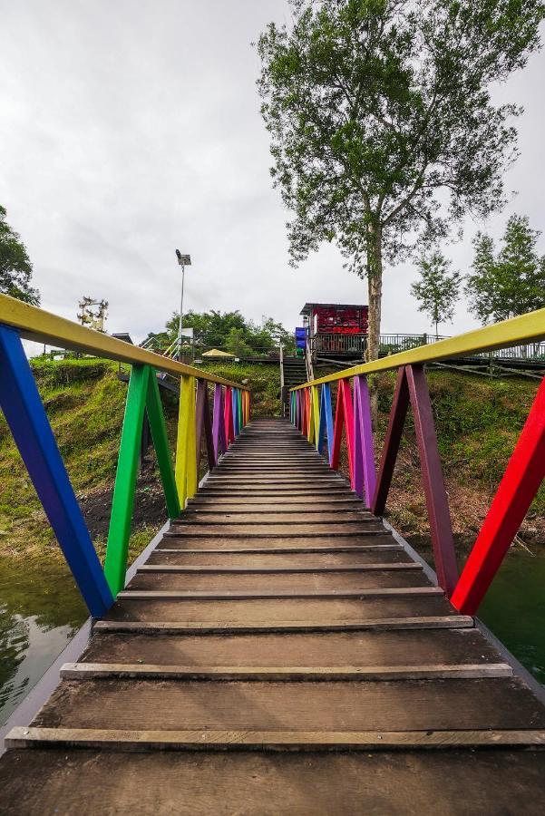 Roxy Tasik Biru Resort City Bau Bagian luar foto